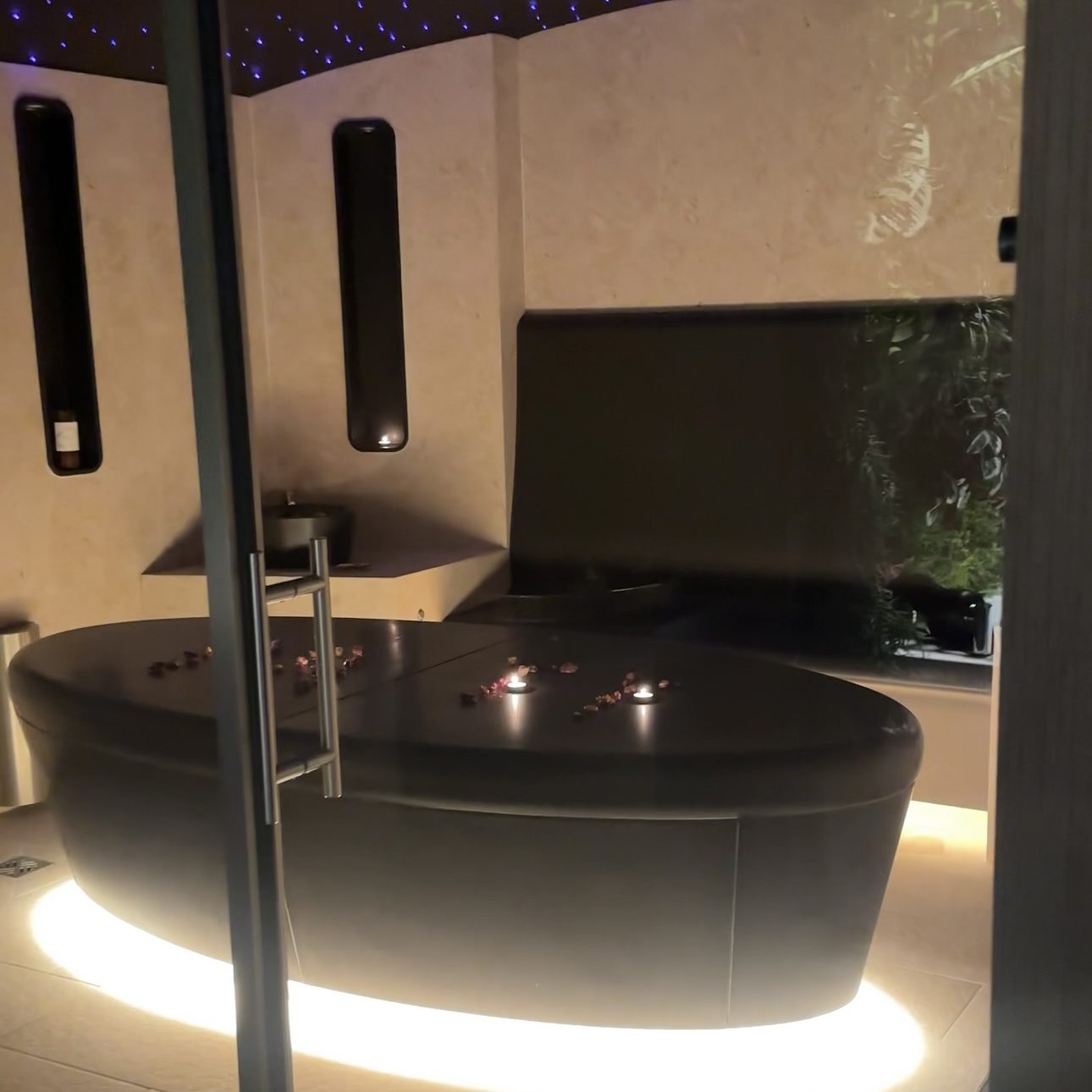 Sala de Hammam o Sala de vapor de lujo en Royale Beauty Hammam Spa Mesa de Masaje con Jabon en el Hammam de Las Palmas Royale Beauy¡ty